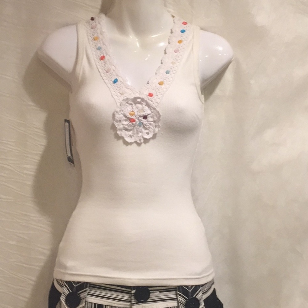 ⭐️⭐️2X Host Pick⭐️⭐️Sense  v-neck sleeveless tee shirt with embroider with beads